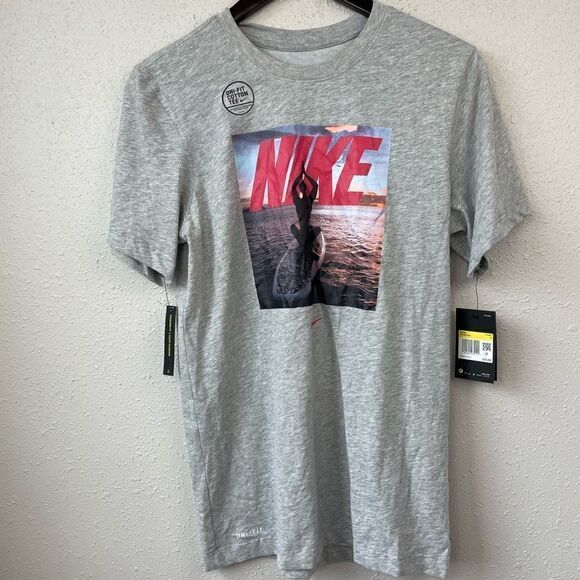 NWT Nike Men’s Yoga T-Shirt Size S - Picture 1 of 6